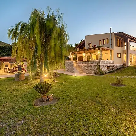 Russelia Villa *