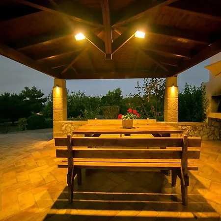 Vilă Russelia Kalavárda