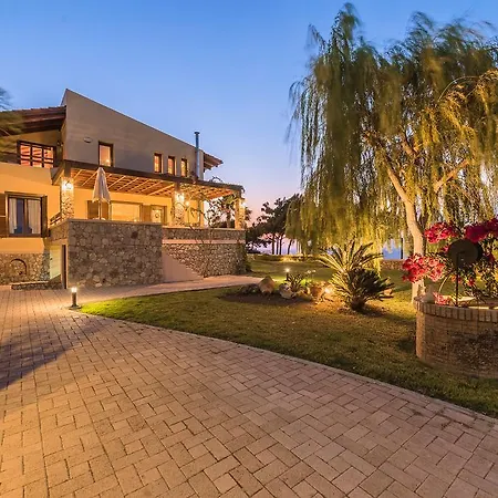 Vilă Russelia Kalavárda