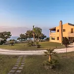 فيلة Russelia Kalavárda