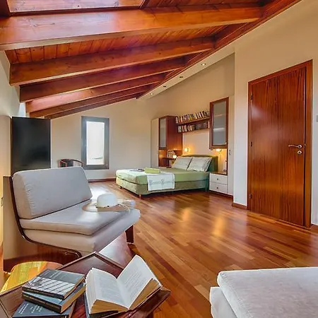 Βίλα Russelia Καλαβάρδα