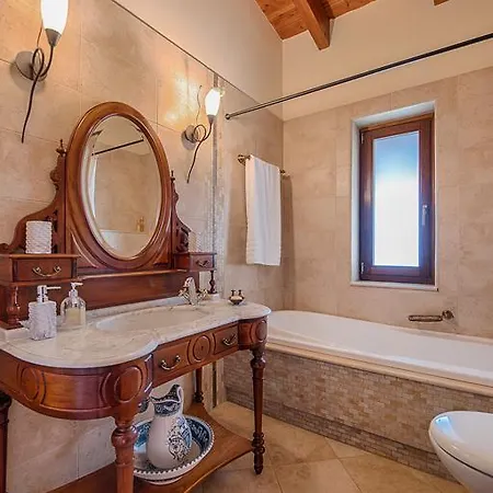 Russelia Καλαβάρδα