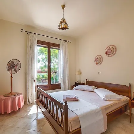 Βίλα Russelia Καλαβάρδα