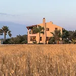 Russelia וילה