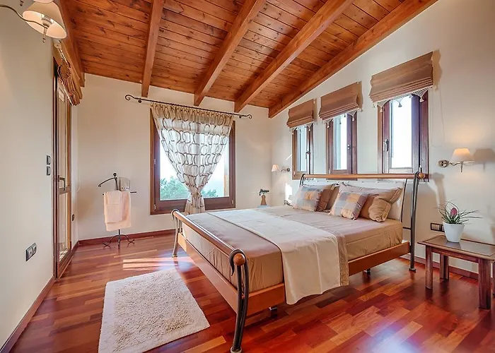 Russelia Villa Kalavárda